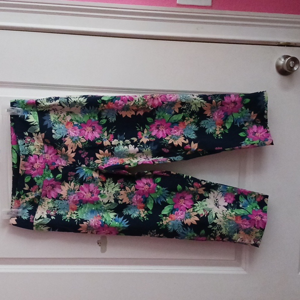Zac & Rachel Pants  Black Floral Diamonds Crop Flat Front Stretch Slim NWOT